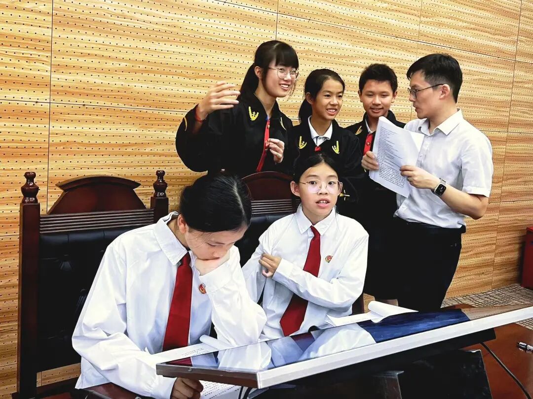 惠州市一中法治研学模拟法庭现场
